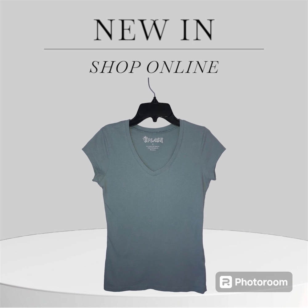 Splash Brand Fitted Stretch, V-Neck Juniors Med Powder Blue Short Sleeve tee